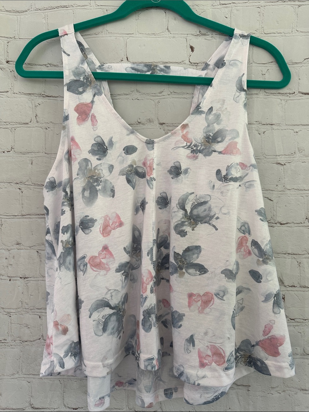 Mono B NWT Floral V-Neck Sleeveless Tank Top - White with Pink & Gray Floral